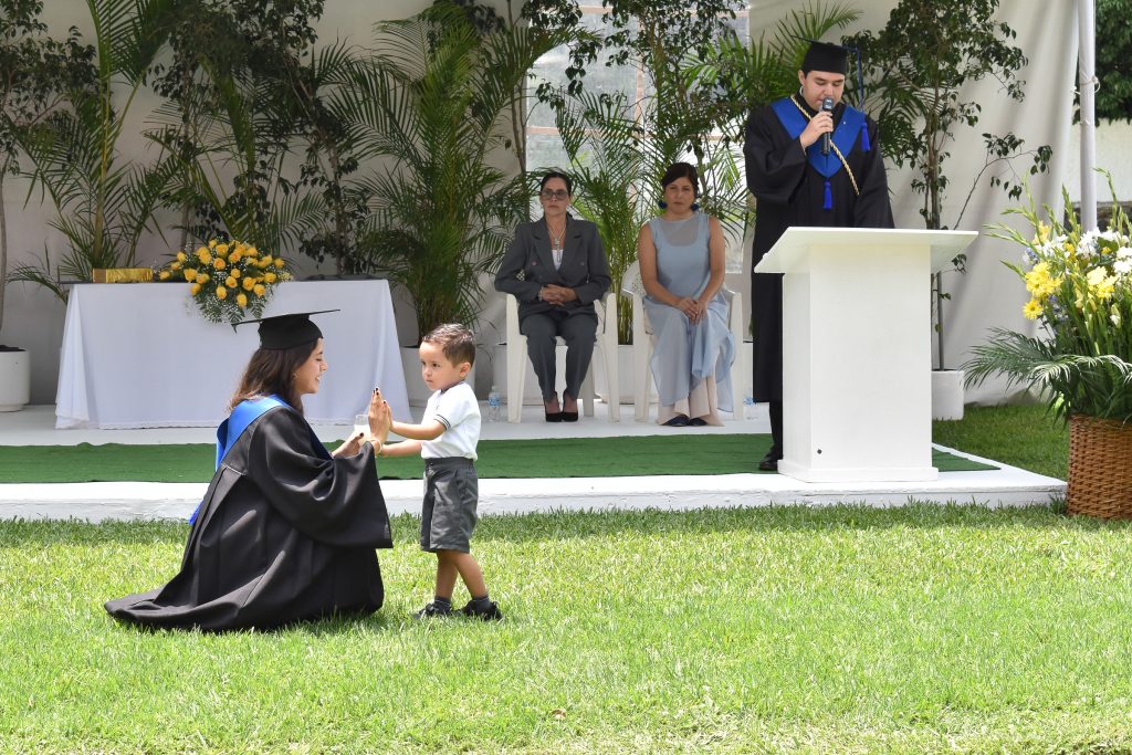 Ceremonia de graduación de la comunidad del CEC